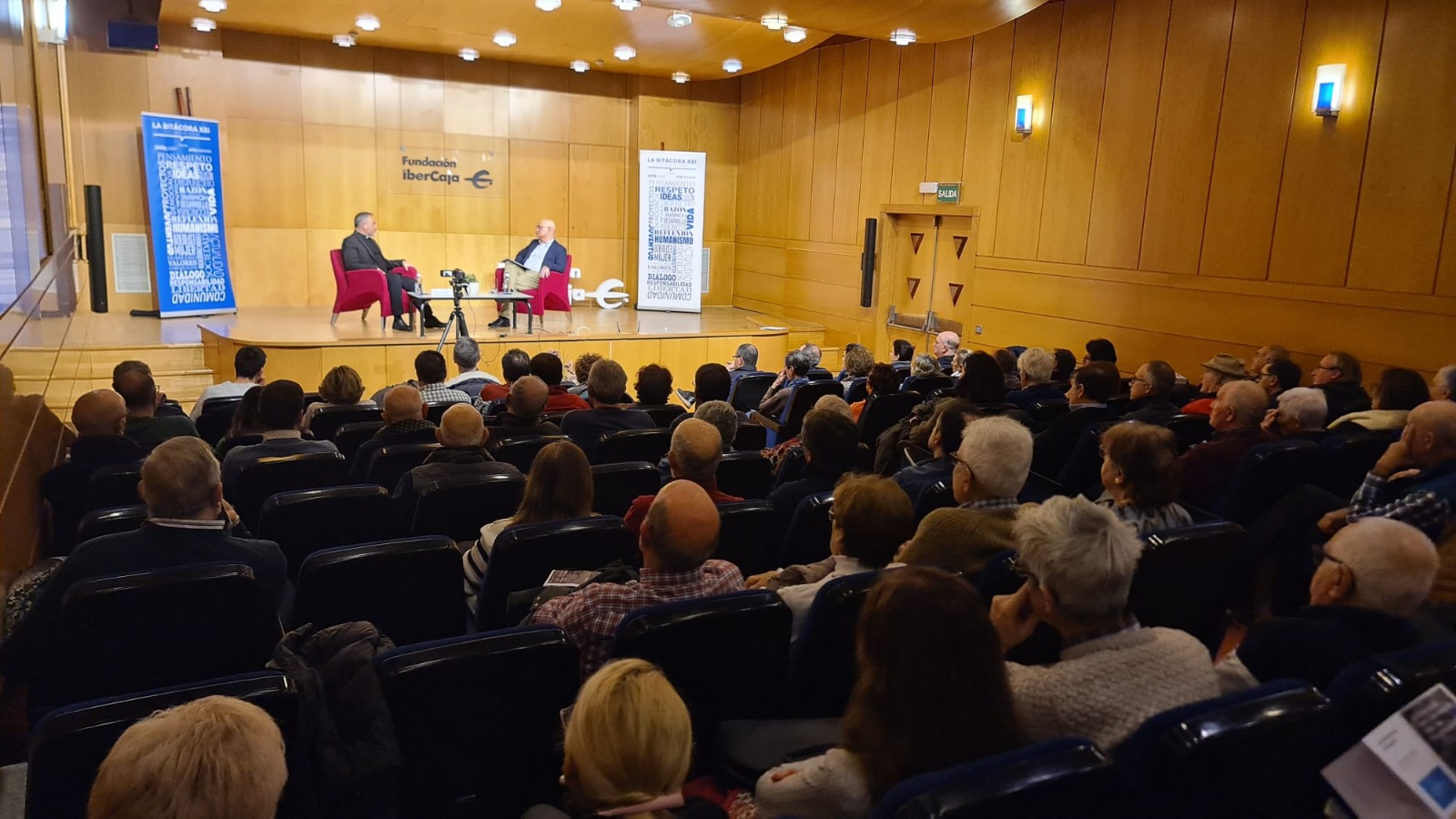 Una luz en la noche de la humanidad