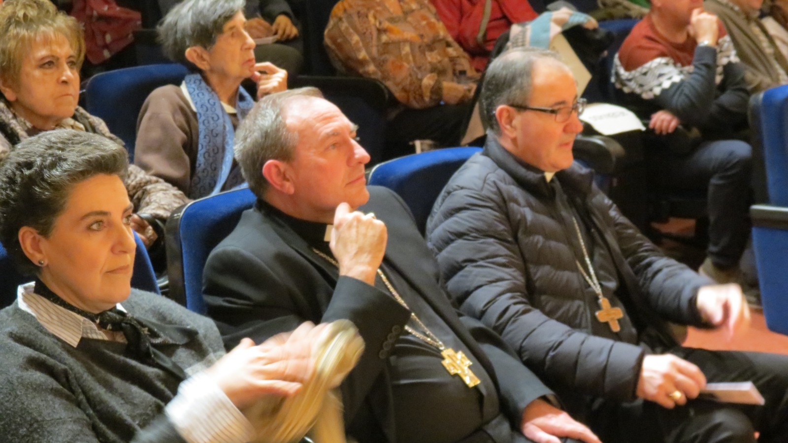 Una luz en la noche de la humanidad