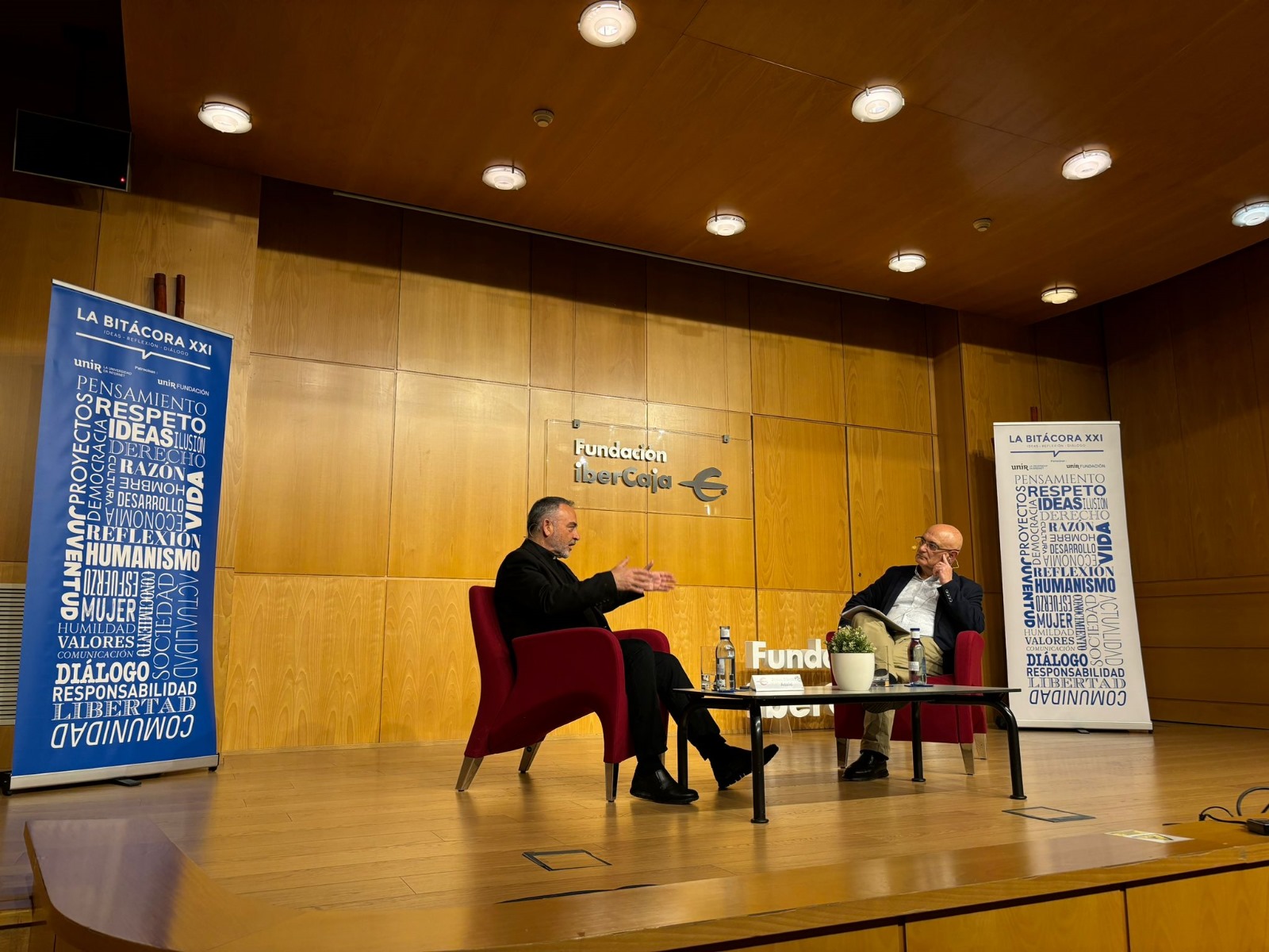 Una luz en la noche de la humanidad